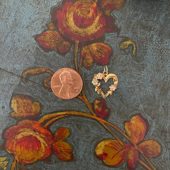 Vintage 14K Black Hills Gold Floral Heart Pendant - Picture 2 of 6